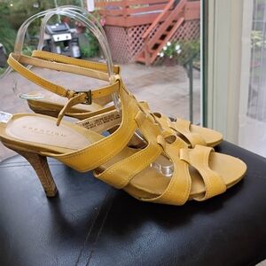 Kenneth Cole Reaction  Leather  9.5 Gladiator Peep Toe Sandal Strappy Heels.